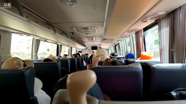 【2021-04-13 14点场】叶子户外：《纪实直播》新疆之旅→七彩丹霞