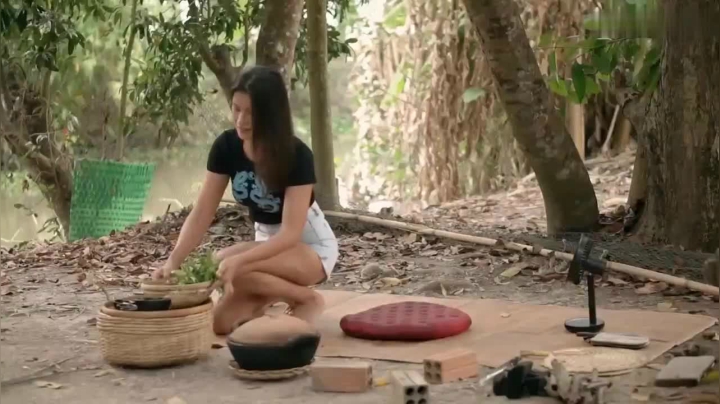 越南阿妹烹饪清蒸鹅蛋