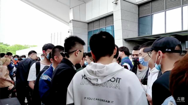 【2021-04-17 16点场】Baby擎1004：场馆直播，见到我请大声跟我打招呼