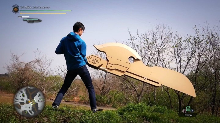 DIY大神自制《怪物猎人》纸板斩斧，还能操作变形！