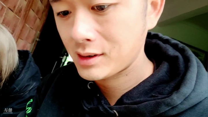 【2021-04-21 16点场】洪湖小肖：看看他们荒岛晚点上线