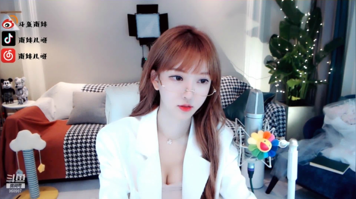 【2021-04-23 23点场】南妹儿呀：170的模特mm哦