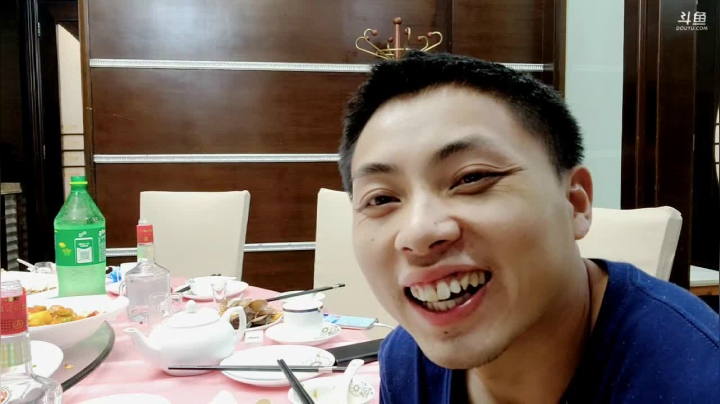 【2021-04-25 20点场】逐梦兄弟：到三亚了，和岳父吃个饭