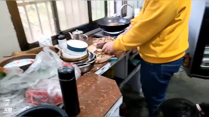 【2021-04-25 18点场】魅力生活i：晚上去看望颠嫂