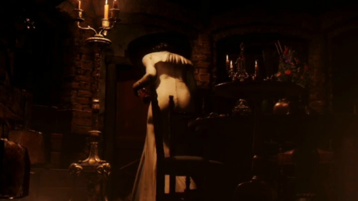 生化危机8DEMO 我一时之间居然搞不清 卡普空是想做第一人称的3D恶魔城魂LIKE还是搞黄色