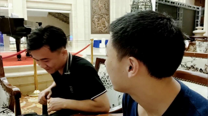 【2021-04-25 22点场】逐梦兄弟：到三亚了，和岳父吃个饭