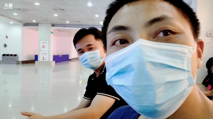 【2021-04-26 00点场】逐梦兄弟：到三亚了，和岳父吃个饭