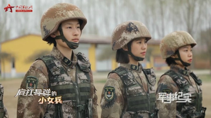 “最萌身高差”的对决来了！一场小比赛让女兵有了新感悟