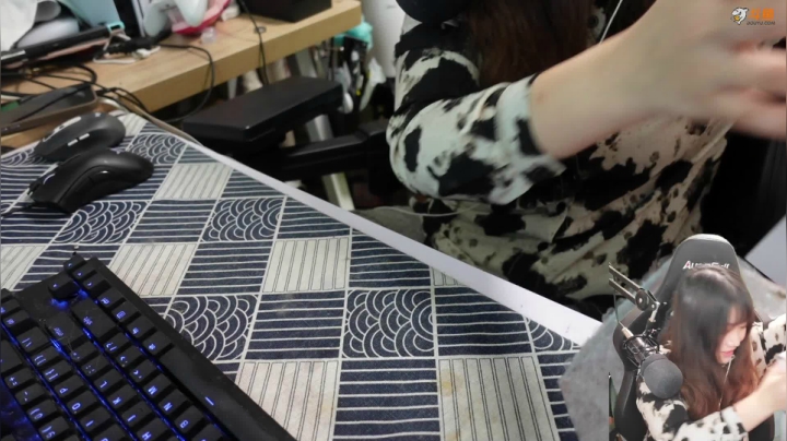 【霓虹深渊】甜心战士的精彩时刻 20210427 20点场