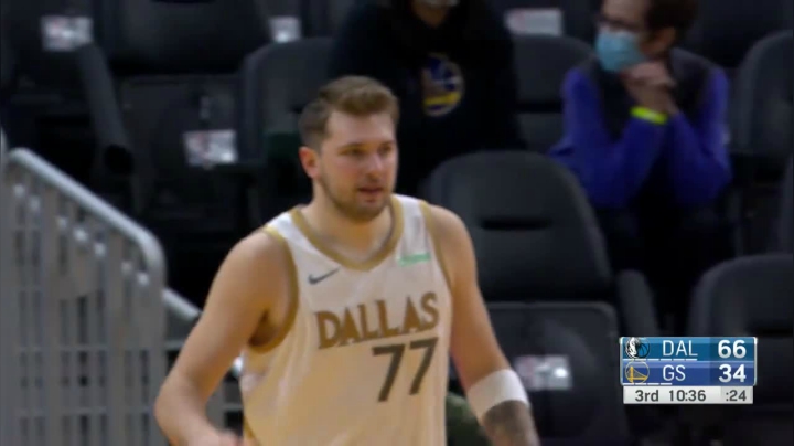 luka magic！东契奇空中失衡高难度抛投2+1