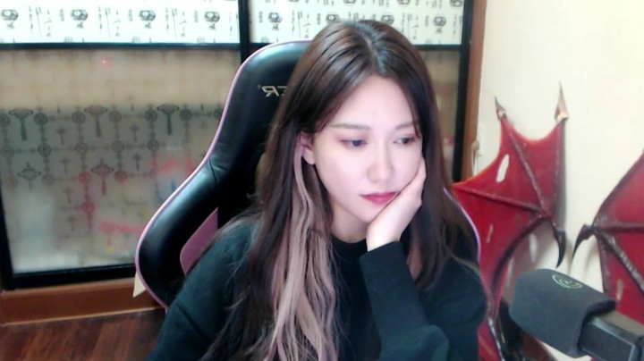 珍惜我开摄像头的机会吧！别嫌这嫌那了！