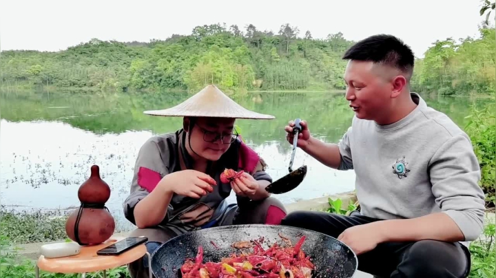 【2021-04-30 16点场】山药视频：【直播中】开门啦，来吃麻辣小龙虾