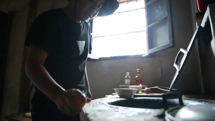 我在斗鱼看YESHI小哥直播美食