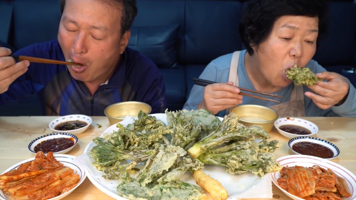 爸妈首次尝试做蔬菜炸物，嘎嘣嘎嘣超酥脆，吃起来味道真香啊！