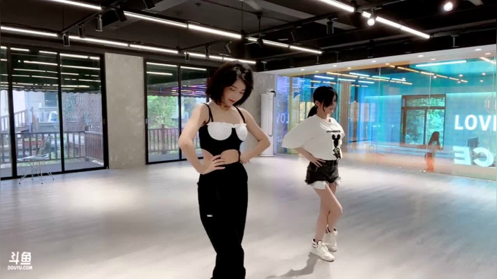 【妮儿Nierrr 舞蹈】04-30 17:51