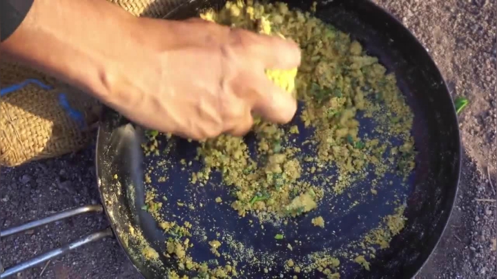 疯狂的印度美食 _ 烹饪世界上最大的菠菜叶