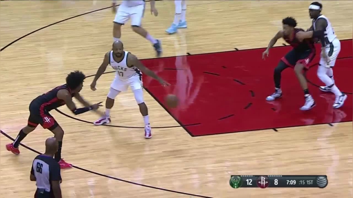 伍德接小波特传球双手暴扣