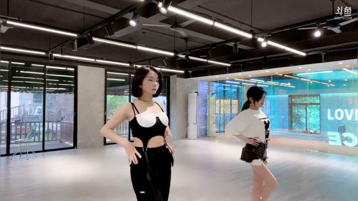 【妮儿Nierrr 舞蹈】04-30 17:51