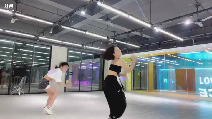 【妮儿Nierrr 舞蹈】04-30 17:51
