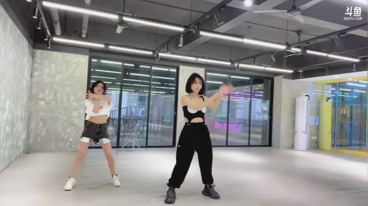 【妮儿Nierrr 舞蹈】04-30 17:51