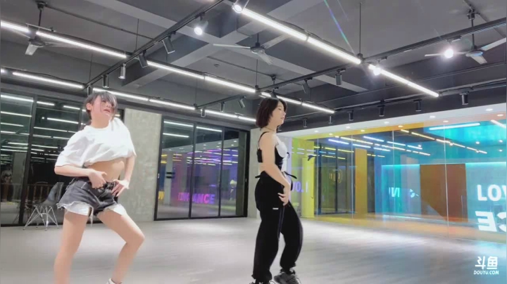 【妮儿Nierrr 舞蹈】04-30 17:51