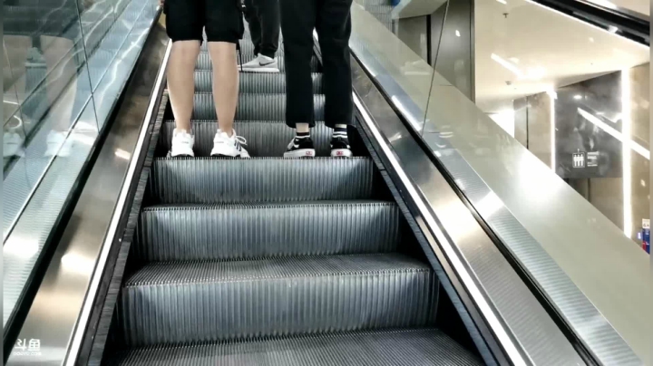 【2021-05-02 15点场】蓝战非OvO：你敢送我就敢播