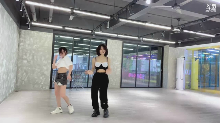 【妮儿Nierrr 舞蹈】04-30 17:51