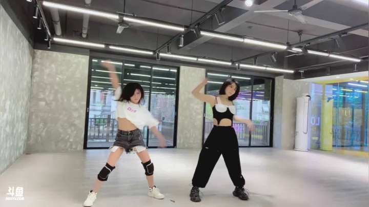 【妮儿Nierrr 舞蹈】04-30 17:51