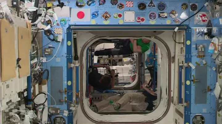 NASA的SpaceX Crew-1舱口盖关闭并告别