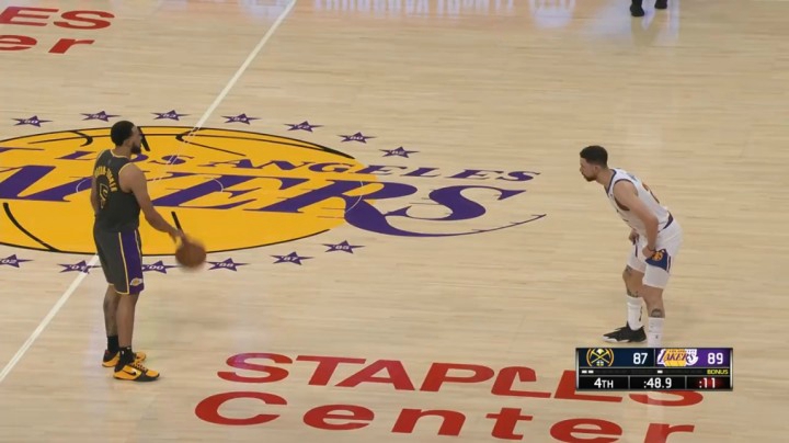 浓眉关键抛投帮助湖人稳住阵脚