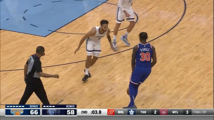 兰德尔压哨后撤三分