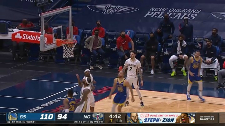 库里接球摆脱防守轻松上篮得分，他本场比赛已经得到41分！