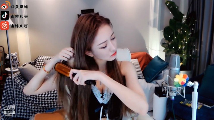 南妹儿呀：刚开播的样子太美了吧！