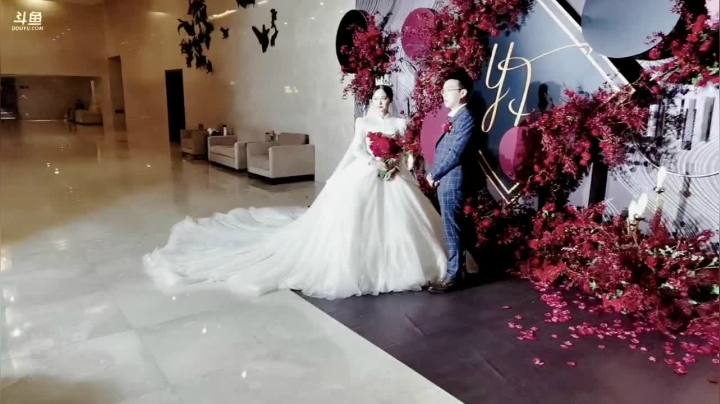 【2021-05-06 17点场】LOL丶摇摆：晚上5点半，直播正式婚宴！