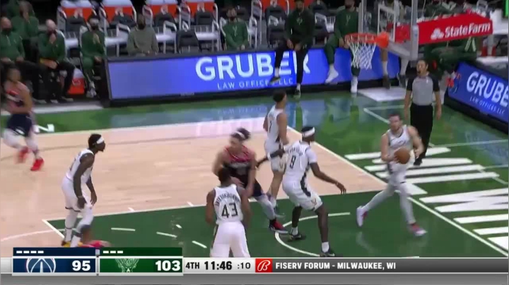 第四节开局威少连得10分扛起球队进攻端大旗，帮助球队反超比分！