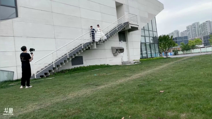 【2021-05-06 15点场】LOL丶摇摆：晚上5点半，直播正式婚宴！