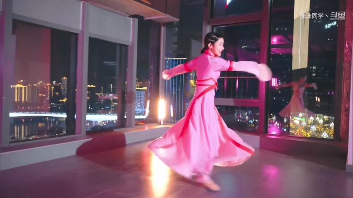 我在斗鱼看沫沫同学丶直播舞蹈