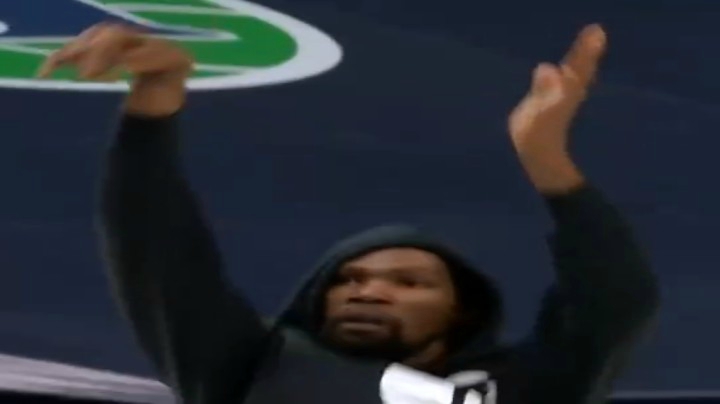 杜兰特赛前热身备战比赛