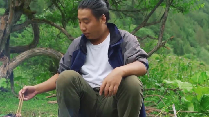 我在斗鱼看YESHI小哥直播美食