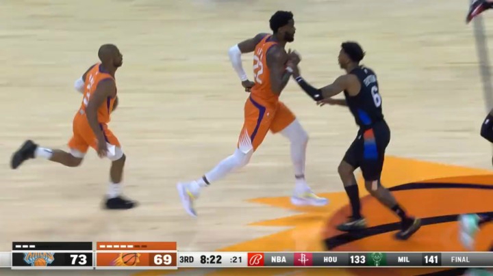 保罗总有办法将球喂到！艾顿连续掩护完切入篮下接保罗传球扣篮轻松得分！