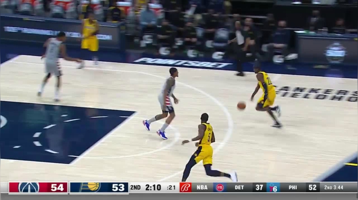 勒韦尔快攻虚晃一枪背传助攻萨姆纳轻松上篮得手！