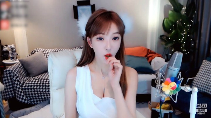 南妹儿呀：这颗棒棒糖真好吃