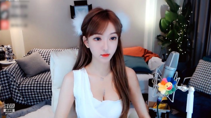南妹儿呀：白色最好看了