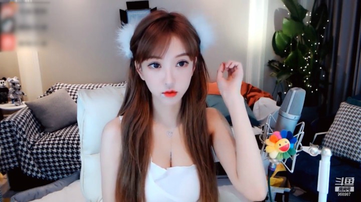 南妹儿呀：你看我今天漂亮吗？
