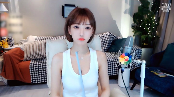 南妹儿呀：进来看跳舞了