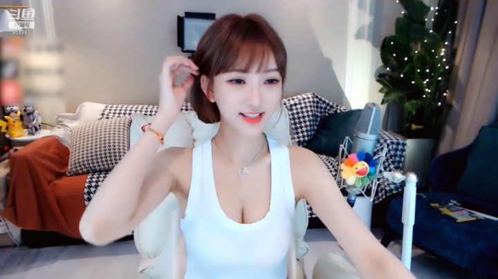 南妹儿呀：你是喜欢白色还是黑色