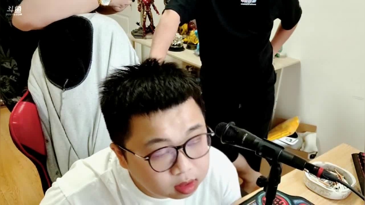 【2021-05-12 17点场】蓝战非OvO：敢送我就敢播 3.0