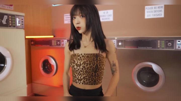 【舞小喵】圣诞就是要RED！喜欢哪个性感小野马？ - RED