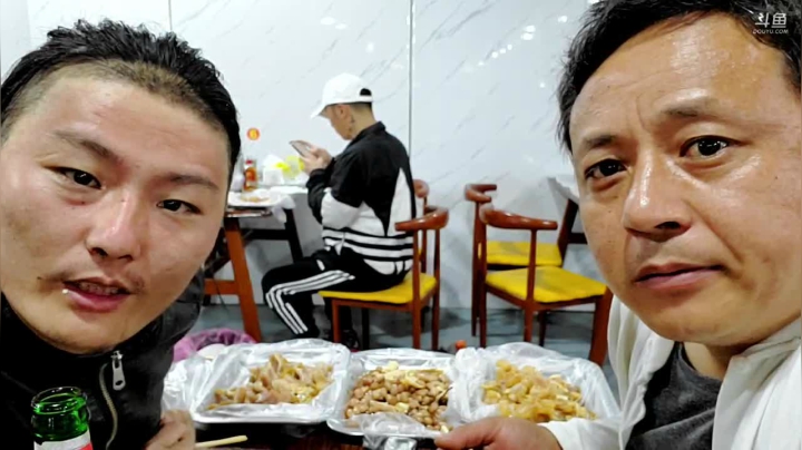 【2021-05-13 22点场】威海大叔：横店生活，溜溜达达，吃吃喝喝。