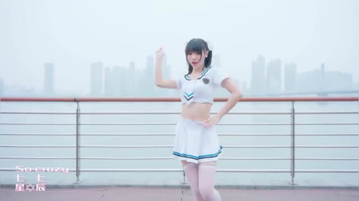 完全疯了！清凉水手妹「So Crazy」甜蜜夏日！